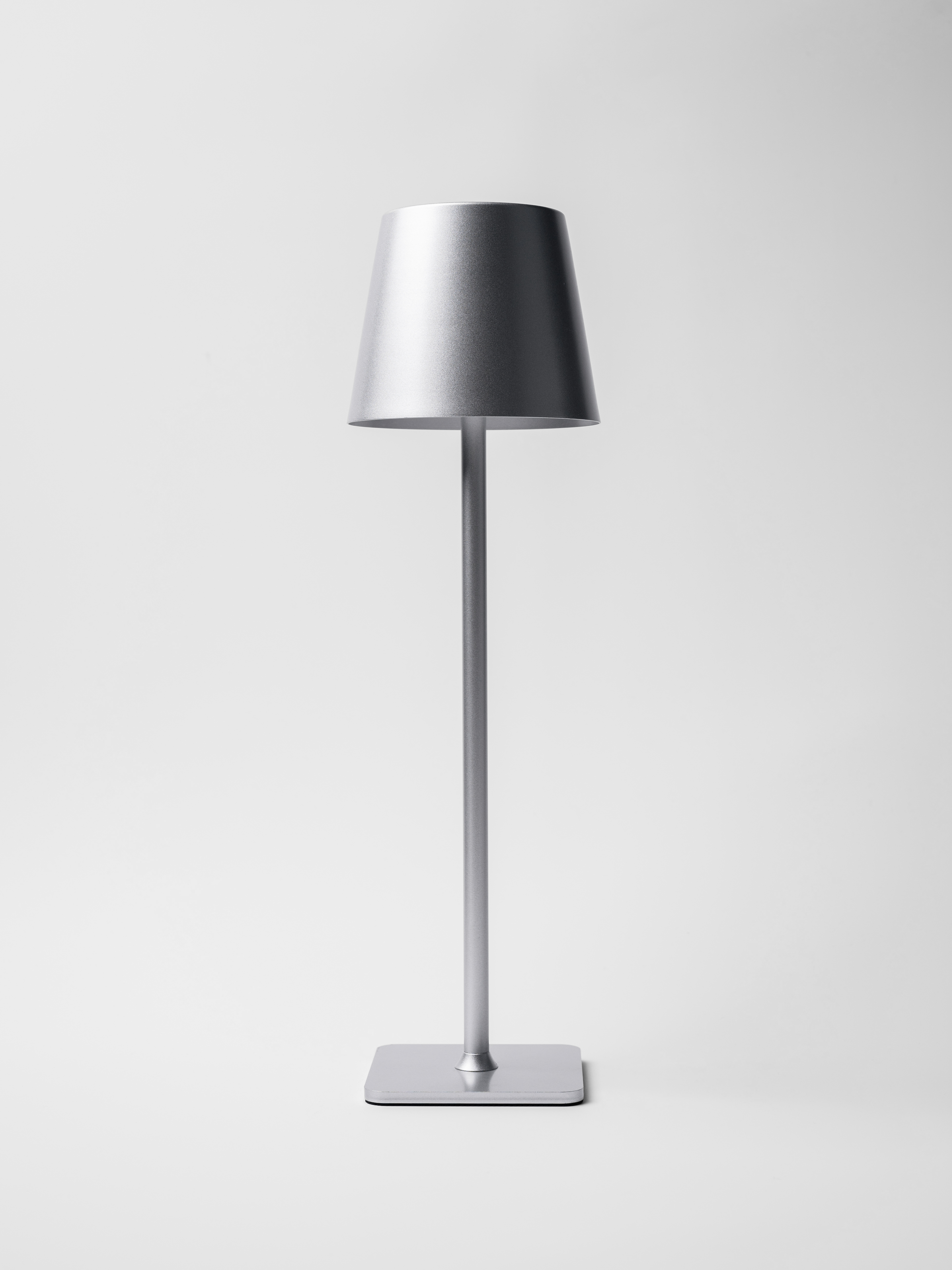 Лампа настольная d=11 см. h=38 см. 3 цвета, сенсорная регулировка яркости, нерж., серебристая LED POST-MODERN MGline /1/20/ ВДОХНОВЕНИЕ