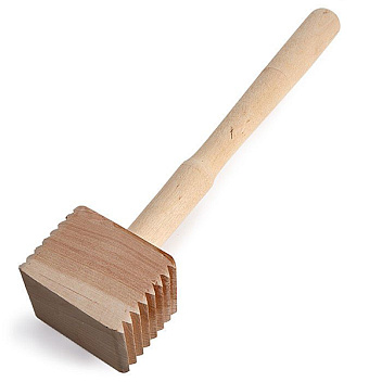 Молоток для отбивания мяса дерев. d=7 см. 31 см. бук /1/ Молоток для отбивания мяса дерев. d=7 см. 31 см. бук /1/